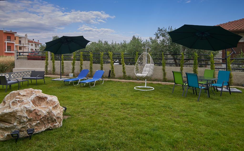 ניקיטי Grey House Apartments מראה חיצוני תמונה