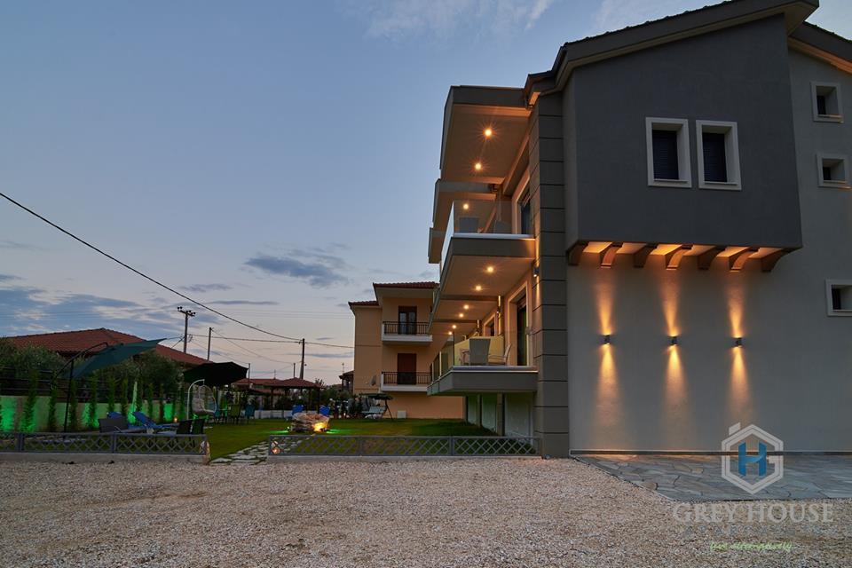 ניקיטי Grey House Apartments מראה חיצוני תמונה